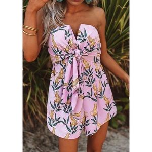 Villa Vacay Front Tie Romper Size Large